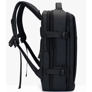 Fedélzeti Laptophátizsák kabinméretű / bővíthető / USB töltővel 40 x 30 x 20 cm