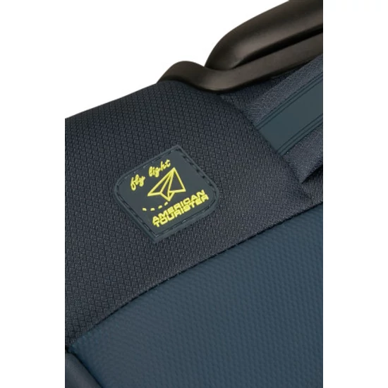 American Tourister WANDERLITE SPINNER S EXP TSA DARK NAVY