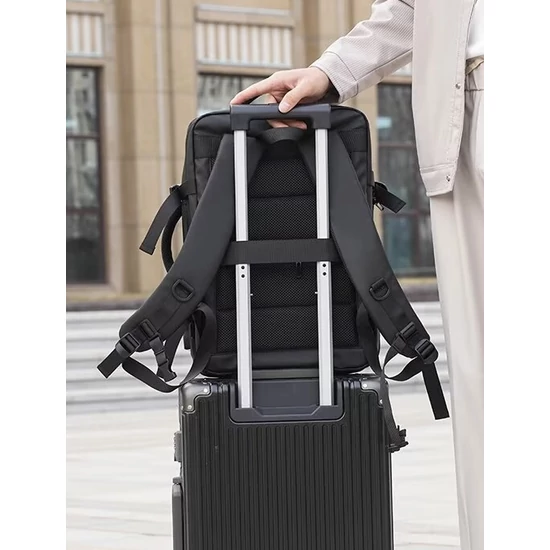 Fedélzeti Laptophátizsák kabinméretű / bővíthető / USB töltővel 40 x 30 x 20 cm