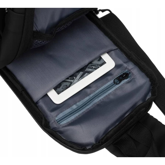Peterson Testtáska USB csatlakozóval