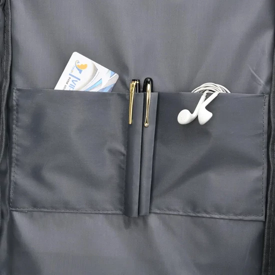 Kabin méretű laptophátizsák USB csatlakozóval / bővíthető