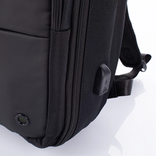 Vízálló fedélzeti laptoptartós hátizsák USB csatlakozóval