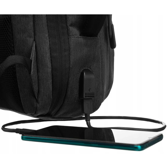 Utazási hátizsák laptop számára és USB-porttal - Peterson