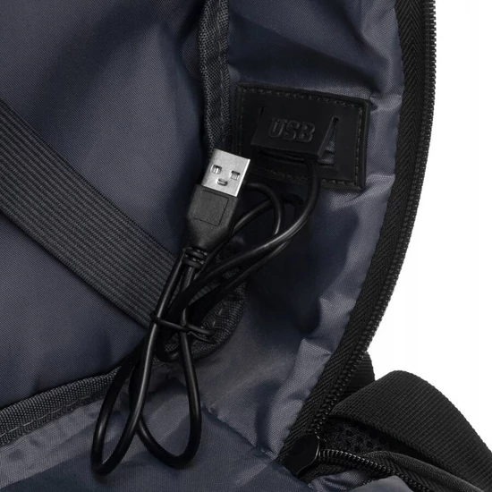 Utazási hátizsák laptop számára és USB-porttal - Peterson