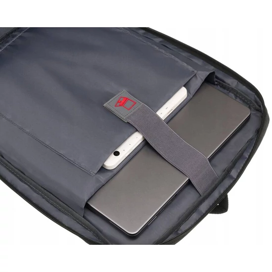 Utazási hátizsák laptop számára és USB-porttal - Peterson