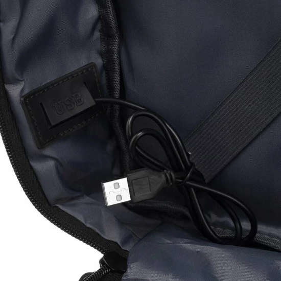 Utazási hátizsák laptop számára és USB-porttal - Peterson