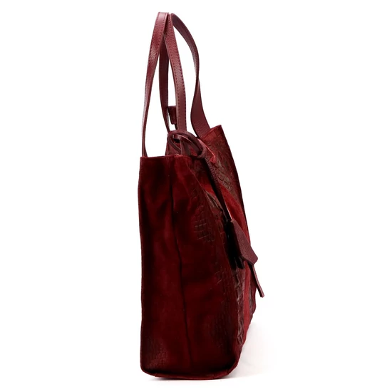 Különleges velúr bőr női táska fekete színben