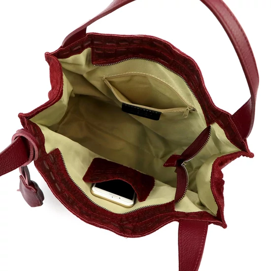 Különleges velúr bőr női táska fekete színben