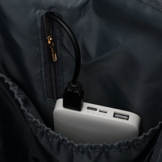 Peterson khaki laptop hátizsák USB töltővel - Wizz Air/Ryanair méret