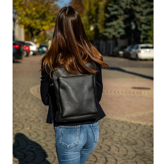 Valódi bőr női hátizsák Ipad tartóval fekete színben
