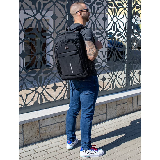  Laptoptartós Hátizsák fekete színben 8003-black