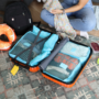 Kép 10/10 - Bőröndrendező táskák utazáshoz 6 db-os szett bordó virágos