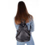 Kép 2/3 - Valódi bőr női hátizsák fekete színben